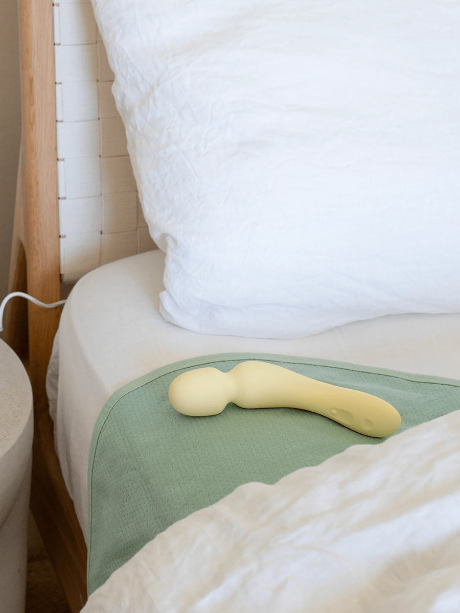 Dame Min compact flexible wand vibrator for broad, immersive sensory stimulation.