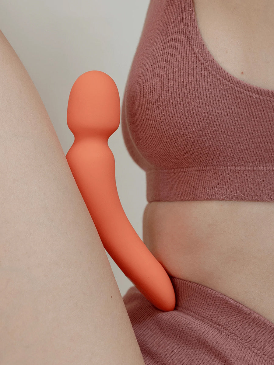 Dame Min compact flexible wand vibrator for broad, immersive sensory stimulation.
